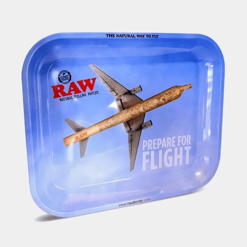RAW – Pripravte sa na vzlet — veľká kovová podložka na rolovanie