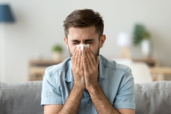 Obdobie nádchy je tu. Môže CBD zmierniť upchatý nos?