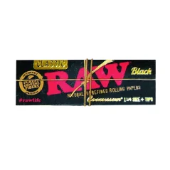 RAW Black Connoisseur 1¼ Rolling Papers + Tips - естествена нерафинирана хартия за навиване, 32 листа + 32 накрайника