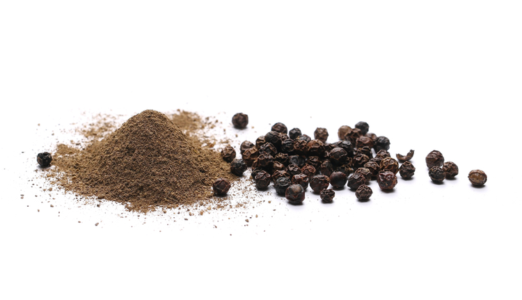 black pepper powder and black peppercorns